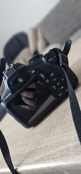 Canon eos2000d - 2