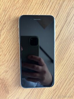 iPhone SE 2022 - 2