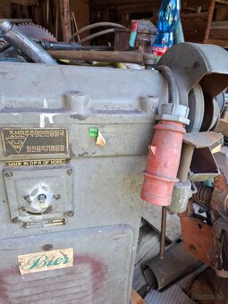 Predám továrenský kompresor dvojvacový, ručné tabuľové nožni - 2