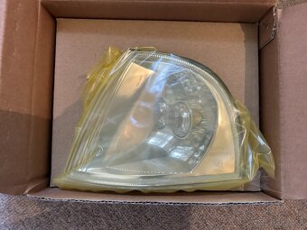 Rozne bocne zrkadla a kryty na svetla na auto - 2