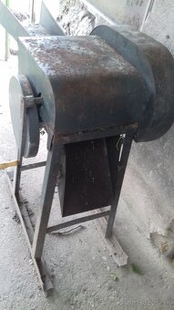 Predám strednú sečkáreň - 2