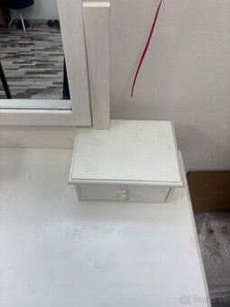 Kozmetický stolík - 2