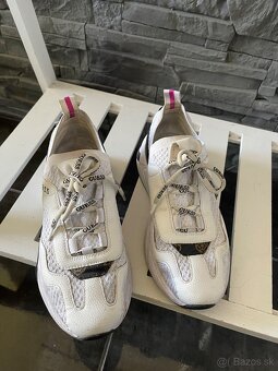 Guess v.37 - 2