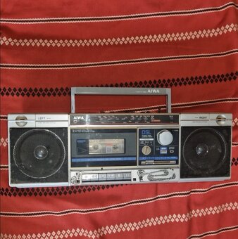 Aiwa Stereo a JVC na 12v 230v aj Baterky - 2