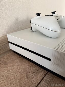 Xbox One S - 2