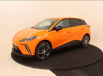 MG 4 LUXURY 64kwh - NOVÉ - MAX VÝBAVA - 2