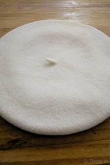 Baretka krémová - 2