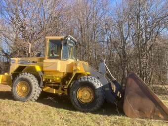 Predám nakladač volvo - 2