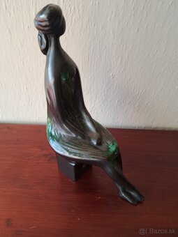 Soška,  sediaca  žena, Jitka  Forejtova - 2