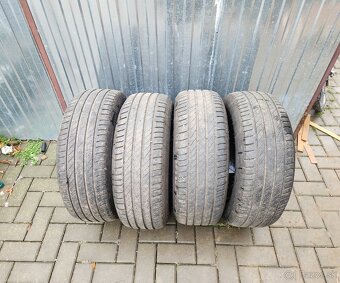 215/60R16 - 2