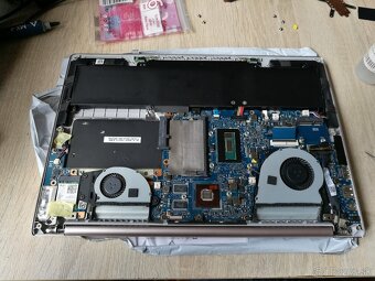 Asus ZenBook. Intel i7. 13,3 FHD dotyková. Nová baterka. - 2