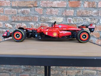 Stavebnica Formula 1 Technic 42207 Ferrari SF-24 F1 - 2
