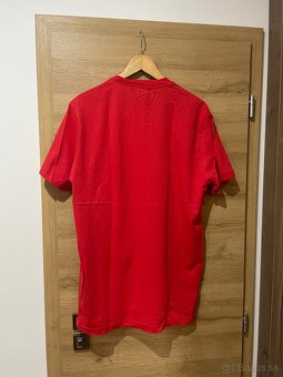 Pánske červené tričko Tommy Hilfiger - 2