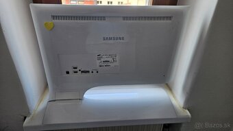 24 palcový LCD monitor Samsung - zachovalý - 2