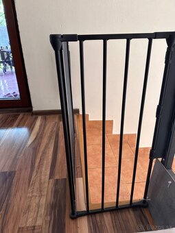 BABYDAN Priestorová zábrana Flex M čierna 90-140 cm - 2