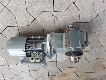 Predám novú šnekovú prevodovku s el.motorom 0,75kW - 2