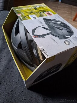 Cyklisticka helma - 2