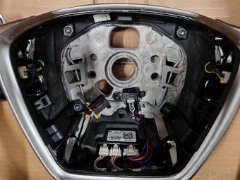 Rs6 c8 volant vyhrievany - 2