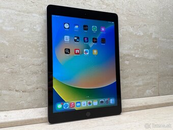 Apple iPad 5 32GB Wi-Fi, Space Gray - 2