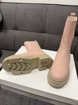 Ružové čižmičky - 2