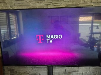 Thomson 65" 65UG6400 4K Ultra HD Android TV - 2