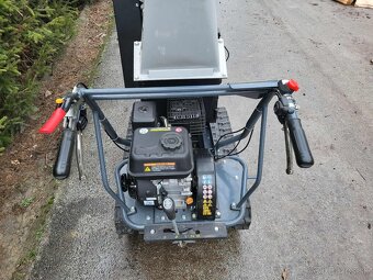 Pásový drvič konárov - 2