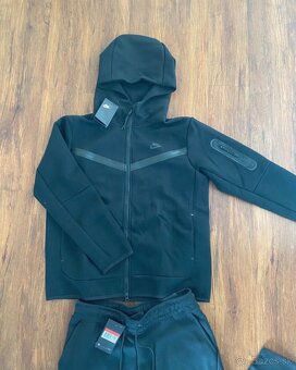 Nike Tech Fleece Black - 2