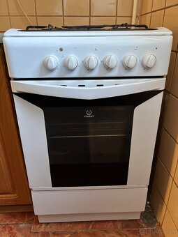 Kombinovaný sporák Indesit - 2