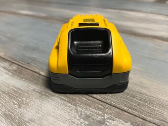 Baterie Dewalt powerstack 5ah - 2