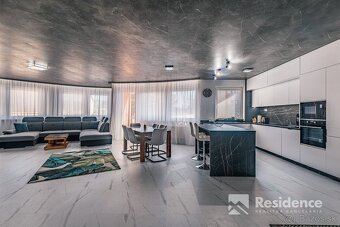 Dizajnový 3 izbový byt na predaj s garážovým státím - centru - 2