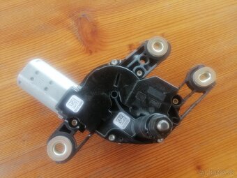 Motorcek zadneho stieraca - 2