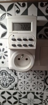 ELEKTRONICKÝ PROGRAMÁTOR ČASOVAČ LCD 230V - 2