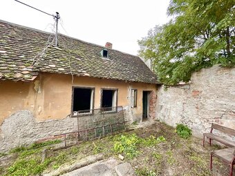 Na predaj starší dom so slnečným pozemkom v meste Holíč - 2