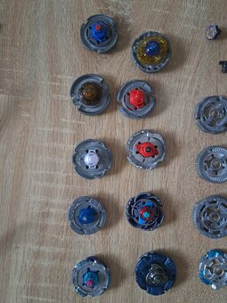 Beyblade Metal (súčiastky, launchery + aréna) - 2