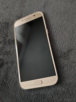 Samsung Galaxy A5 2017 gold prasknute - 2