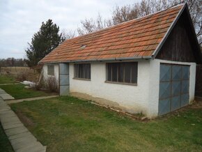 Rodinný dom s veľkým pozemkom 4329 m2, Levice-Kalinčiakovo - 2