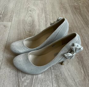 lodičky striebornej (trblietavej) farby č. 40 - 2