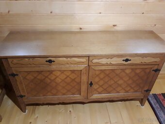 zdobena komoda - 2