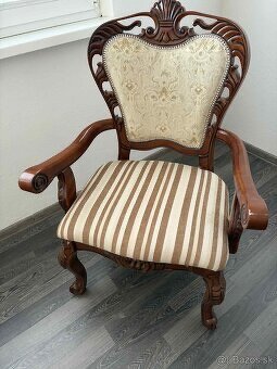 Predám mohutný stol + stoličky k nemu - 2