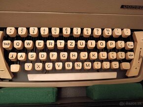 Kufríkový písací stroj - 2