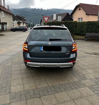 Škoda Octavia scout DSG 4X4 2.0 TDI - 2