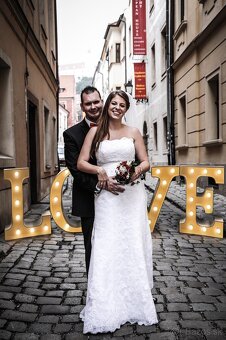 Svietiaci nápis LOVE - 2