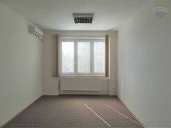 Prenájom 2x kancelárske priestory, 17,5 m2, Rybárska ul., Ni - 2