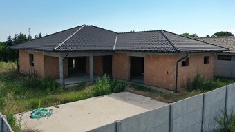 4 IZBOVÝ RODINNÝ DOM V SLEPEJ ULIČKE PRI DUNAJSKEJ STREDE - 2
