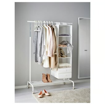 Predám biely vešiak na šaty RIGGA z Ikea - 2