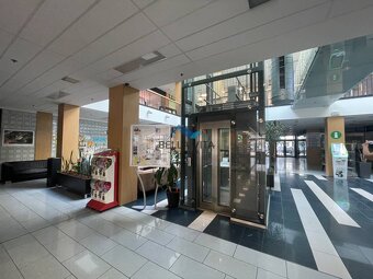 Na prenájom: Moderné obchodné priestory v centre Galanty - 2