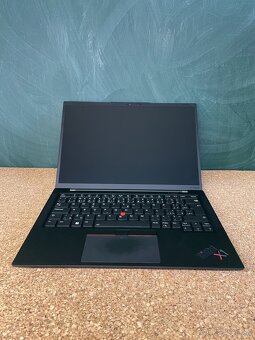 Lenovo ThinkPad X1 Carbon Gen10 - 2