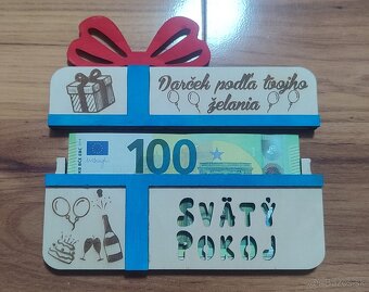 Drevená darčeková karta na peniaze v tvare darčeka Pokoj - 2