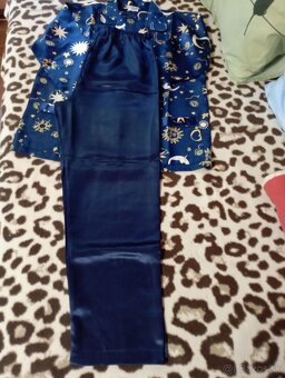 Tmavomodré pyžamo - 2