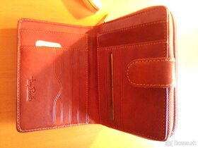 Predam novu, nepouzivanu kozenu penazenku. € 15,- - 2